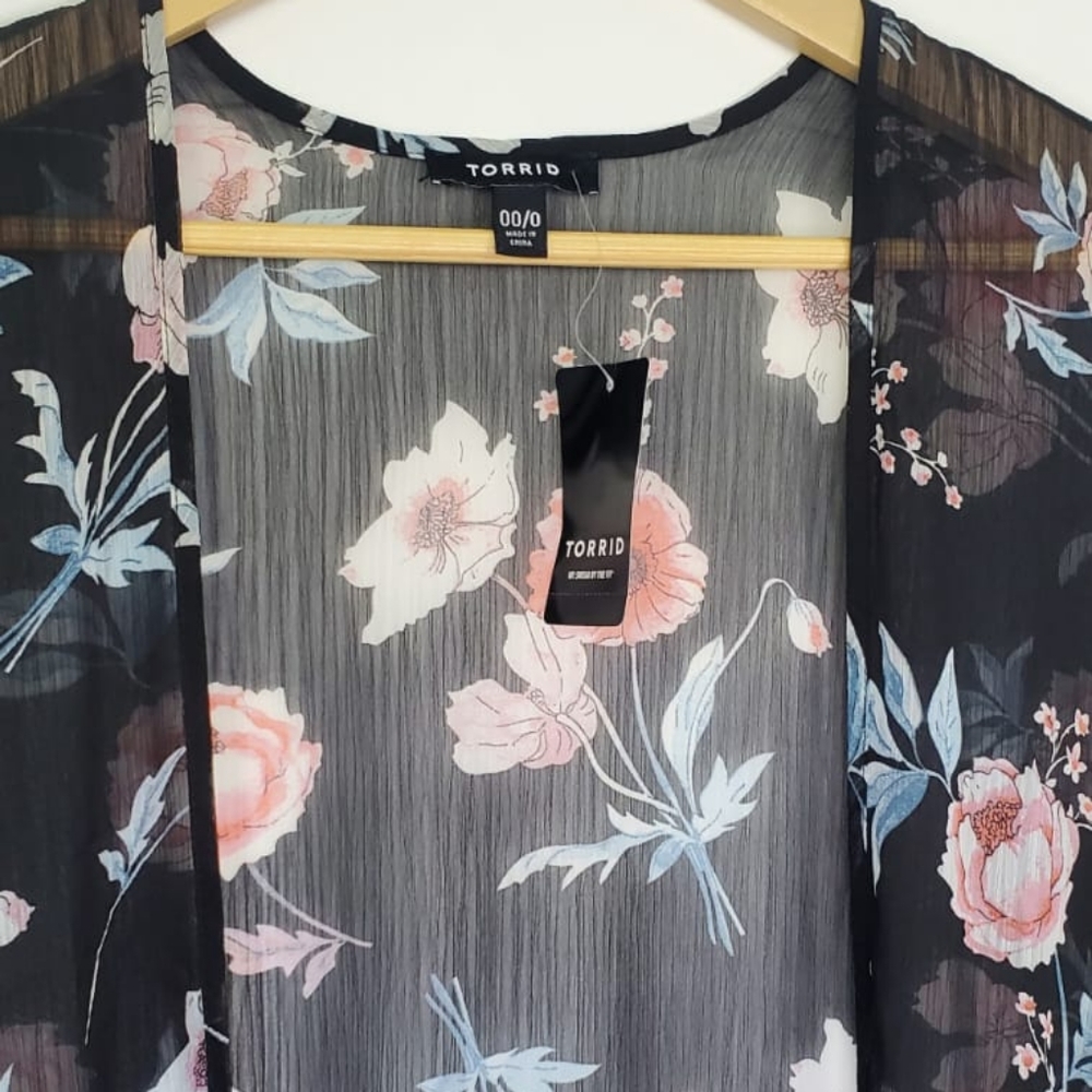 Torrid Floral Fringe Trim Short Sleeve Kimono size 00/0 or M/L - Picture 5 of 11